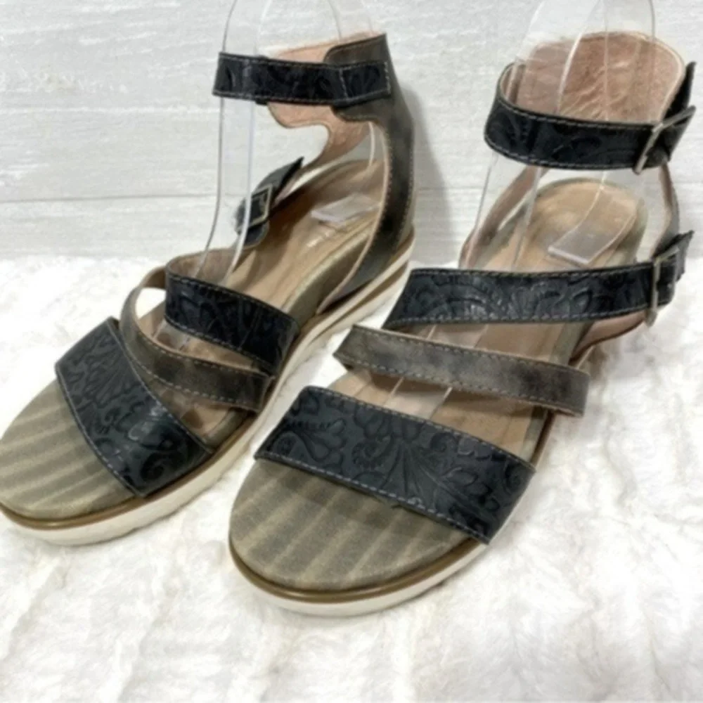 L'ARTISTE PLATFORM SANDAL Size 40 Color Black/Tan
